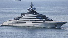 Putinin müttefikine ait 500 milyon dolarlık süper yat, Hürmüz Boğazını geçti