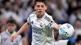 Arda Gülerden 1000 öğrenciye sürpriz! Beğeni yağıyor