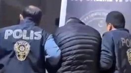 50 yıl hapis cezasıyla aranan şüpheli gardıropta yakalandı