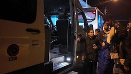 İzmir’de göçmen botu yarı batık halde bulundu: 1 çocuk öldü, 43 kişi kurtarıldı