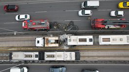 Avcılarda metrobüsün motoru alev aldı, yolcular tahliye edildi