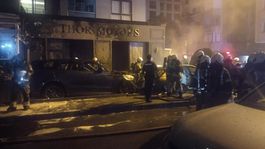 Kadıköyde galeri önündeki araçlar alev alev yandı! Zarar çok büyük