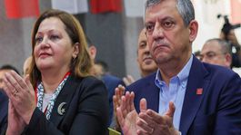 Burcu Köksal, CHP lideri Özgür Özelin kendisine gönderdiği mesajları paylaştı