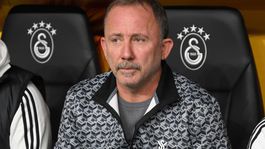 Beşiktaşta Sergen Yalçın için karar çıktı