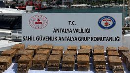 Alanyada kıyıya vuran paketten 40 kilo uyuşturucu çıktı