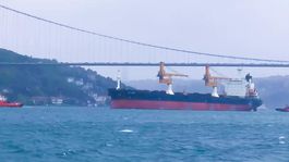 Drone saldırısına uğrayan gemi İstanbul Boğazını kapattı