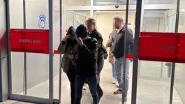 Eskişehirdeki yolsuzluk operasyonunda gözaltına alınan şüpheliler sağlık kontrolünden geçirildi