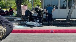 Gürcistanın doğusunda bulunan Gardabani kentinde ağaca çarpan otomobilin hurdaya döndüğü kazada 20 yaşın altındaki 7 kişi hayatını kaybetti. Feci kaza çevredeki güvenlik kameralarına yansıdı.