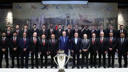 Cumhurbaşkanı Erdoğan, Süper Lig Şampiyonu Galatasarayı kabul etti