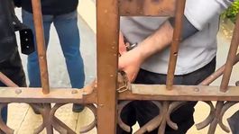 Bilgi Üniversitesinin kapısına kilit vuruldu! Öğrenciler ayaklandı