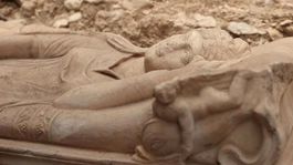 Olymposta anıtsal mezar ve içerisinde aristokrat bir kadına ait lahit bulundu