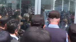 CHP Genel Merkezinde tansiyon yüksek! Tahliye için polis devreye girdi