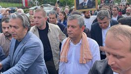 CHP Genel Merkezinden ayrılan Özgür Özel TBMMye yürüyor