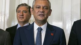 Özgür Özel kendine yeni ünvanı buldu: Cumhuriyet Halk Partisi lideri