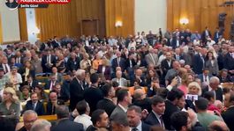 CHP grup salonunda hıncahınç kalabalık! Vekillerin hepsi aynı sloganı attı