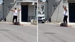 5 çocuk annesi kadını sokakta defalarca bıçaklayarak katletti