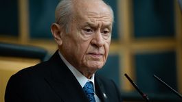 Bahçeli kürsüden Özele seslendi: Ateşe körükle gitmemeli, aklı selimle hareket etmelidir