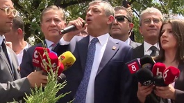 Özgür Özelden TBMM önünde Kılıçdaroğluna sert sözler
