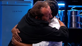 MasterChefte büyük sürpriz! Mehmet Şef boynuna sarıldı