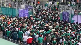 Akın akın geliyorlar! Dünya Kupasının açılış maçına 80 binden fazla seyirci