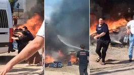 Mahalleli seferber oldu, minibüsü yanmaktan kurtardı