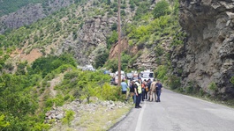 Çoruh Nehrine düşen otomobilde kaybolan baba-oğul aranıyor