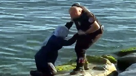 Yunus polisleri kayalıklardan düşen kadını kurtardı