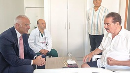 Bakan Ersoydan İbrahim Tatlısese geçmiş olsun ziyareti