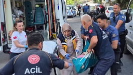 Bir kızını öldürdü, eşi ve diğer kızını ağır yaraladı