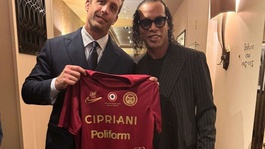 Ronaldinho futbola geri dönüyor! Eski Başakşehirli yıldızla takım arkadaşı olacak