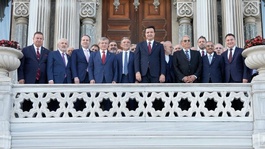 Siyaseti hareketlendiren fotoğraf soruldu: Abdullah Güle veto, Yavaşa açık kapı