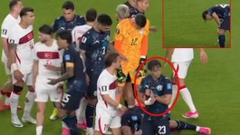 Türkiyeye gol atan Paraguaylı futbolcu hakemin kolundaki saati çalmış