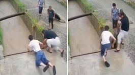 Sel sularına kapılan 12 yaşındaki çocuğu vatandaşlar son anda kurtardı