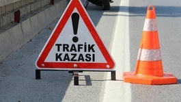 Katliam gibi kaza! Devrilen araçtaki 3 kişi feci şekilde can verdi