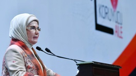 Emine Erdoğandan "koruyucu aile" vurgusu: Evlerimizin kapısını bu evlatlarımıza açalım