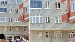 Evin penceresinde yürüyen bebek yürekleri ağza getirdi