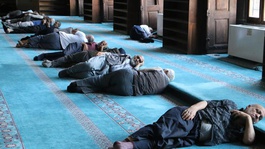 Diyarbakırda turistler sıcak havadan korunmak için camilere sığındı