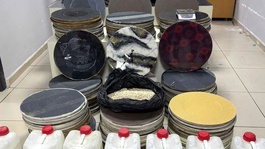 Duvar saatlerinden 48 kilo uyuşturucu ve tarihi eser çıktı
