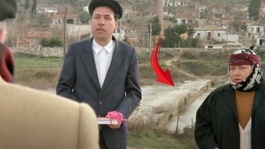 Kemal Sunalın "İnatçı" filmine ev sahipliği yapan tarihi taş köprüyü yaktılar