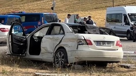 Çankırıda tır-otomobil çarpıştı: 3 ölü, 2 yaralı