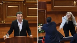 Kosova Meclisinde Başbakan Kurtiye yumurtalı protesto