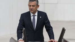 Özgür Özel kürsüde! Yeni Parti "çerçeve yasa" için kararını verdi