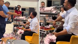"Yeter” dedi, kimse dinlemedi! Bahşiş vermek için birbirleriyle yarıştılar
