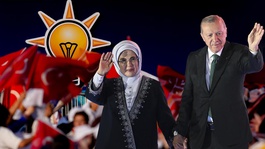 AK Parti 25. yılını kutluyor! Cumhurbaşkanı Erdoğan ve eşi Emine Erdoğan alana böyle geldi