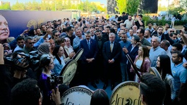 Diyarbakırda maç öncesi bakanlara Kürtçe şarkılarla coşkulu karşılama