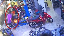 Manisada alev alan motosiklete sıradışı müdahale