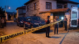 Aile içi tartışmada oğlunu ve gelinini vurdu
