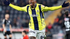 Fenerbahçenin derbiyi kaybettiğini gören Talisca hemen telefona sarıldı