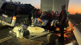 Minibüs TIRa arkadan çarptı: 2 ölü, 2 ağır yaralı