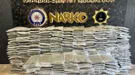 Beykozda iki araçta 409 kilo 600 gram skunk ele geçirildi, 3 zanlı gözaltına alındı